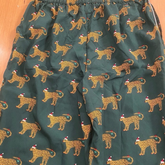 Women’s Pajama Set Cougar Animal Print Santa Holiday Novelty New Size medium - Picture 12 of 16